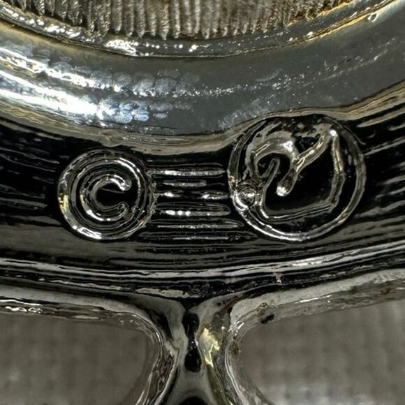 Swarovski Crystal Whimsical Cupcake Brooch Pin, Cute Twee Jewelry - Picture 4 of 4